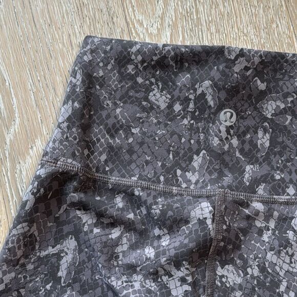 lululemon Wunder Train High-Rise Shorts 8" Lunar Rock Camo Sz2 - Picture 2 of 10